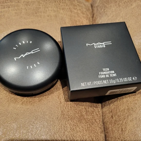 M•A•C Studio Fix Tech NW47 - Picture 1 of 3